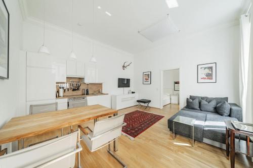 Bright and Central apartment in Classy Area