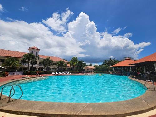 Swimmingpoolen hos eller tæt på Subic Waterfront View Resort
