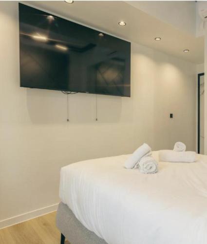 Family Central Retreat by Zeus Suites