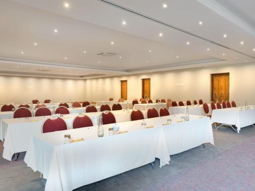 El área de trabajo o centro de convenciones de ANEW Resort Hunters Rest Rustenburg