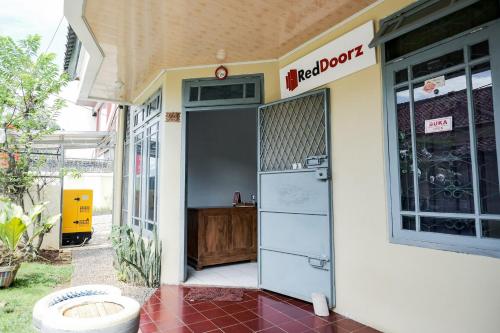 Φωτογραφία από το άλμπουμ του RedDoorz Syariah near Gatot Subroto Lampung 4 σε Lampung