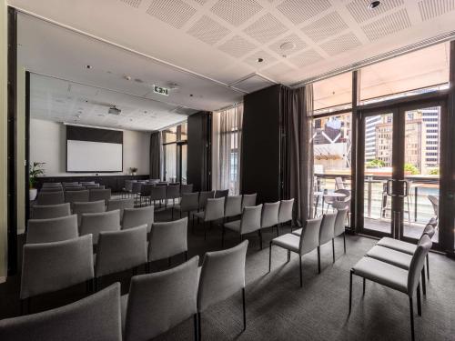 Гостиная зона в Novotel Melbourne Central