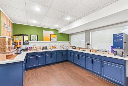 Kuchyň nebo kuchyňský kout v ubytování Spark by Hilton Round Rock