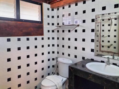 a bathroom with a toilet and a sink at Bhumisiri Hill Khaoyai in Ban Tha Chang