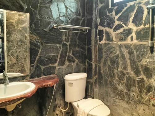 a bathroom with a toilet and a sink at Bhumisiri Hill Khaoyai in Ban Tha Chang