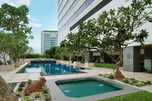 Bazén v ubytování JW Marriott Hotel Bangkok nebo v jeho okolí