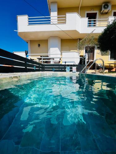 La pileta dentro o cerca de Hotel Oceanis