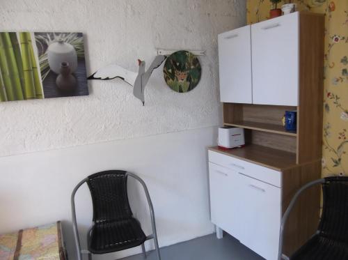 Studio en rez-de-chaussée avec marche