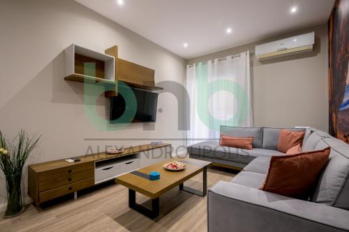 Avenue Central 2 BR Apt
