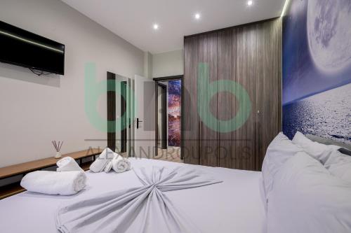 Avenue Central 2 BR Apt