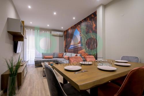 Avenue Central 2 BR Apt