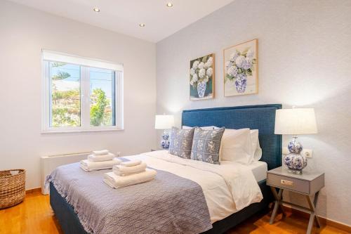 Stylish 2BR-2BA condo in Glifada