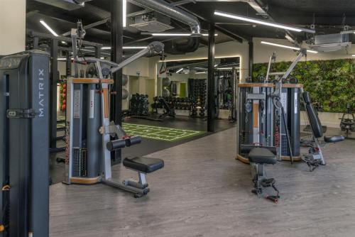 Fitness centrum a/nebo fitness zařízení v ubytování Best Western Plus Centurion Hotel