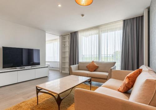 Télévision ou salle de divertissement dans l'établissement Acropolis - Luxury Appartments I Hotelservice and parking
