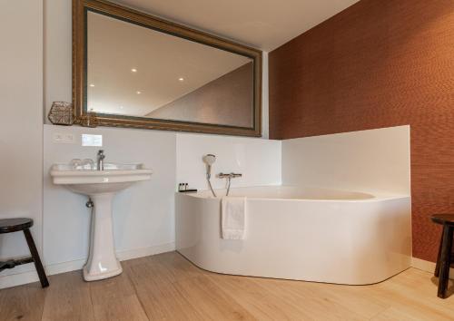 Salle de bains dans l'établissement Acropolis - Luxury Appartments I Hotelservice and parking