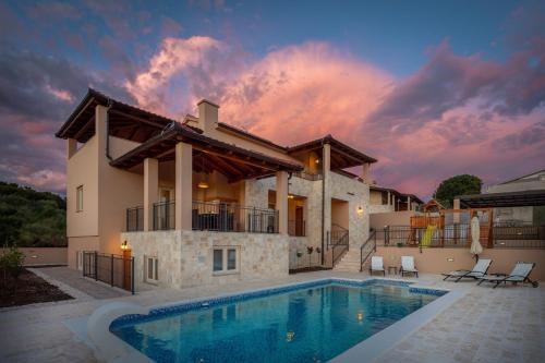 Luxury Villa San heated pool sauna