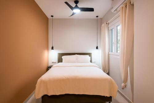 2BR Luxurious Apt in Mets 20 min From Acropolis