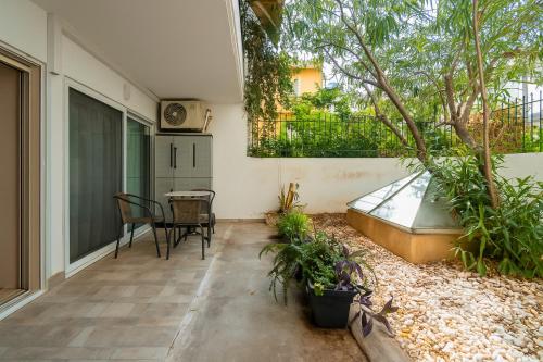 2BR Luxurious Apt in Mets 20 min From Acropolis