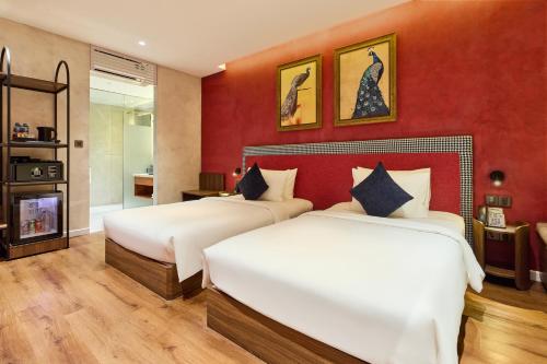 Кровать или кровати в номере Kin Hotel Hai Ba Trung
