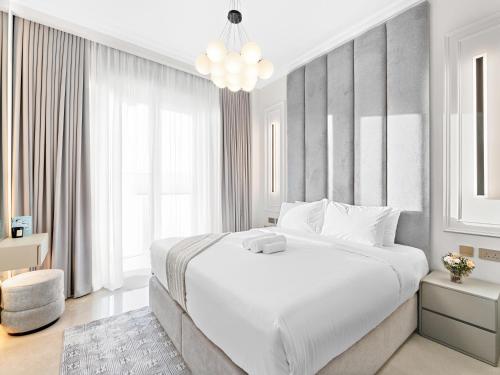 Giường trong phòng chung tại SKY9 Apartments - Luxury Apartments in Downtown Dubai with Full Burj Khalifa View