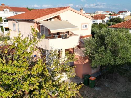 Το κτήριο όπου στεγάζεται  το διαμέρισμα