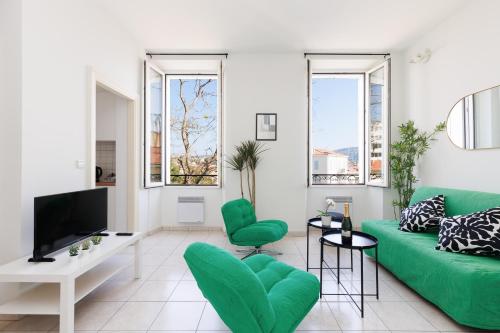 BnGo I Emerald Suite I 6 pax, center