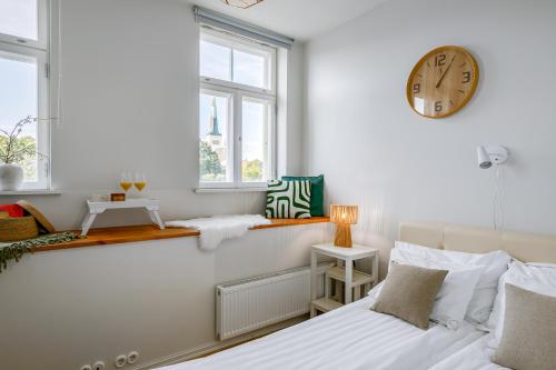 Ένα ή περισσότερα κρεβάτια σε δωμάτιο στο Charming Old Town view apartment