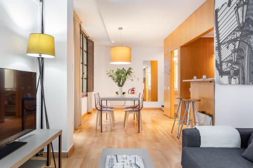 Aspasios Plaza Real Apartments