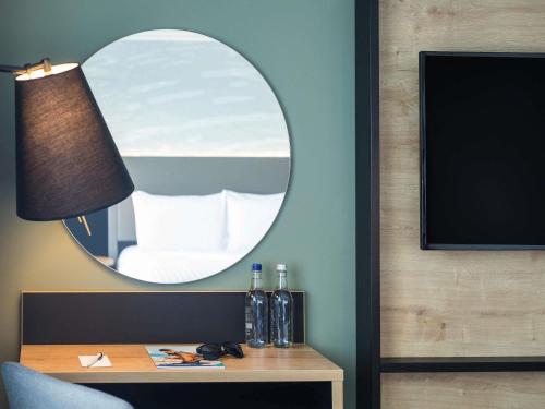 Μια τηλεόραση ή/και κέντρο ψυχαγωγίας στο Mercure Bedford Centre Hotel