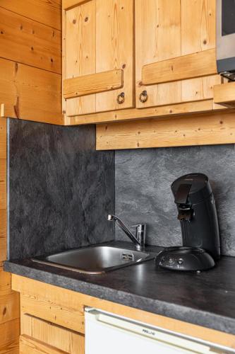 Residence Dome de Polset, Ski In-Out with WiFi in Val Thorens, "V2" by Versant Collection
