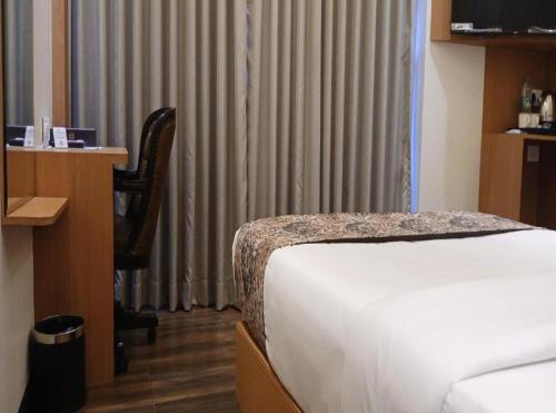 Ένα ή περισσότερα κρεβάτια σε δωμάτιο στο Hotel Havenwood Suites Near Delhi Airport