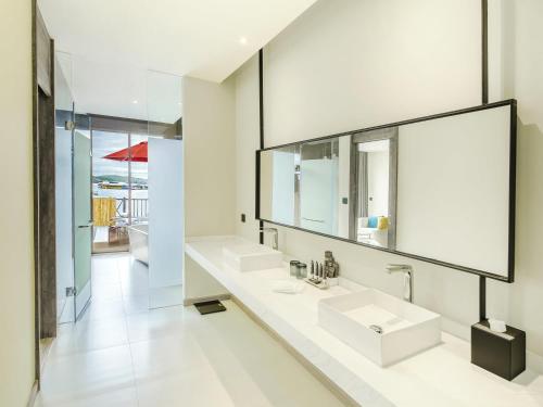 Ванная комната в Novotel Marina Sriracha