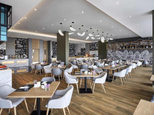 Ресторан / где поесть в Novotel Marina Sriracha