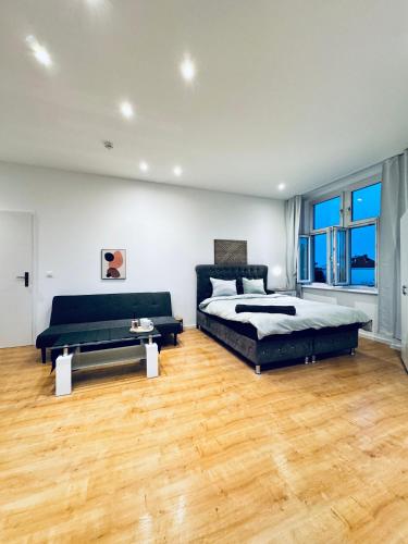 Bright Private Rooms in 4BR Apartment Near Kaufpark Alterlaa