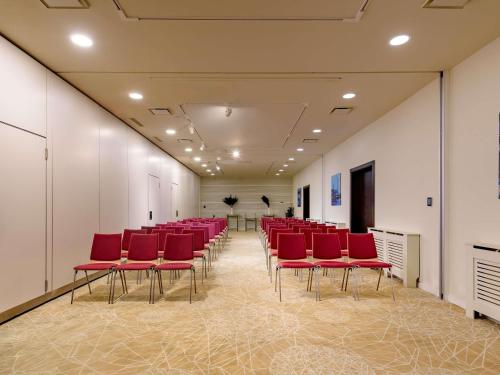 Бизнес-центр и/или конференц-зал в Mövenpick Hotel Lausanne