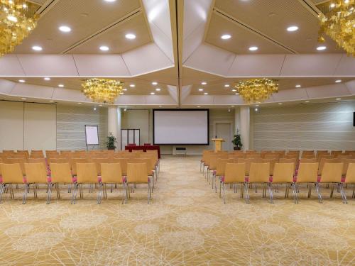 Бизнес-центр и/или конференц-зал в Mövenpick Hotel Lausanne