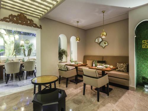 Posezení v ubytování Mövenpick Hotel Gammarth Tunis