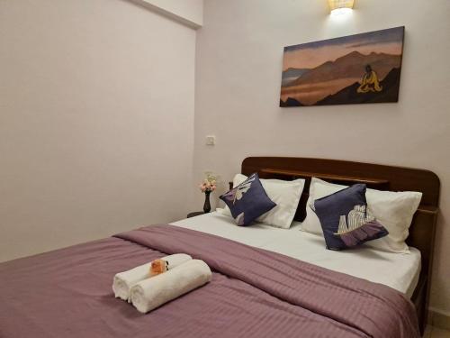 a bedroom with a bed with a towel on it at Cozy Cabana - Maynard Palace in Benaulim