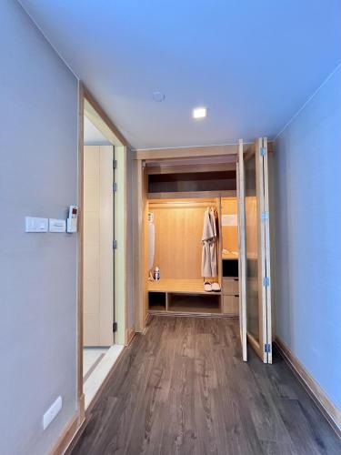 an empty room with a door open to a closet at Sora Resort & Suites Sukhumvit in Bangkok