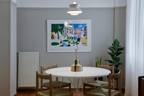 Pagrati Deco 2bd Apt
