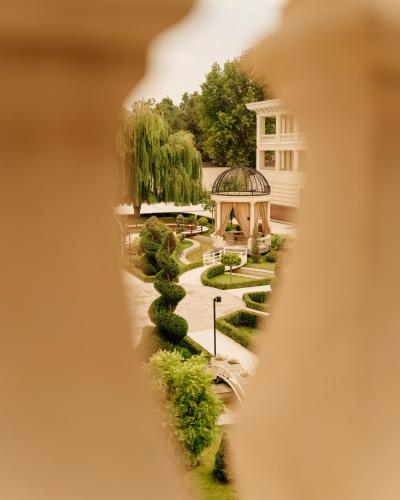 Κήπος έξω από το Zarafshon Parkside