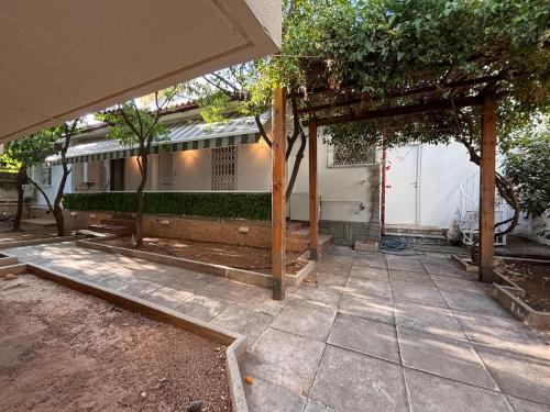 Cute Detached Home near Glyfada Center