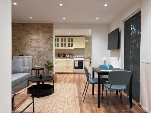 Cute Detached Home near Glyfada Center