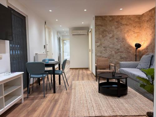 Cute Detached Home near Glyfada Center