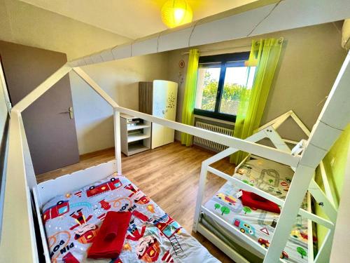 a childs room with a bunk bed and a bunk bed at " Sweet Home " Jardin - 4 ch - Wifi - Thalès in Cugnaux