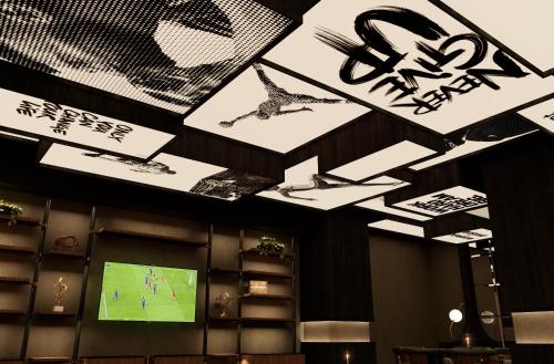 TV a/nebo společenská místnost v ubytování Trendy Perge Resort & Suites