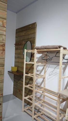 a bunk bed in a room with a ladder at Suite 66 privativa, 11km da vila Germânica in Blumenau
