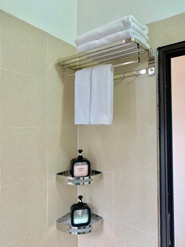 Ванная комната в Maison Maravelle Hotel - Boutique Stay in Hanoi Old Quarter