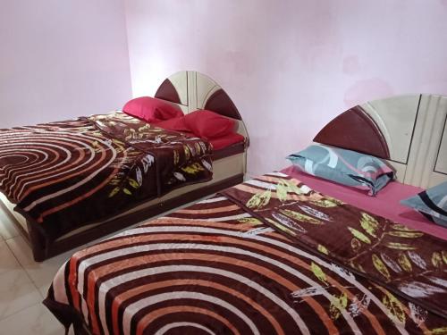 En eller flere senge i et værelse på Mary Cottage