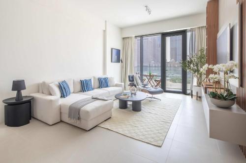 Frank Porter - Canal Front Residence 9A